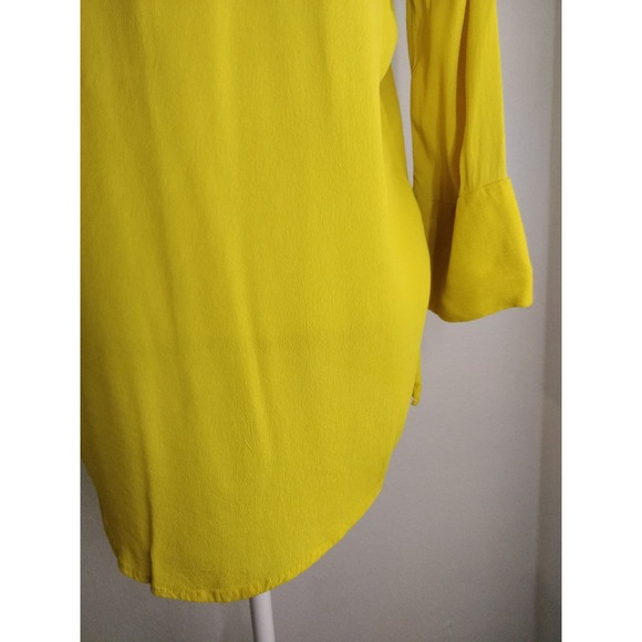 3/$15 RD + Koko Yellow V-neck Button Front Open Back Blouse Women's Size M - Picture 8 of 10